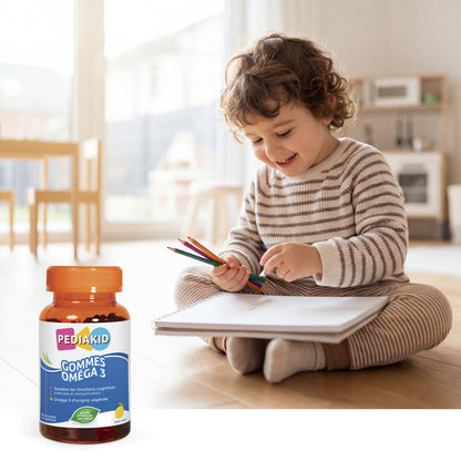 PEDIAKID Omega 3 ursuleți gumați - copil care desenează, cu flaconul alături