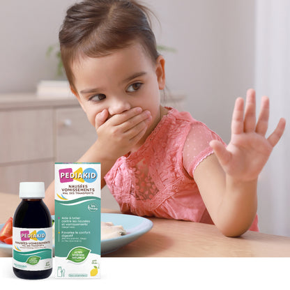 PEDIAKID Nausées-Vomissements sirop 125 ml - fetiță la masă care refuză mâncarea, alături de flaconul și cutia produsului